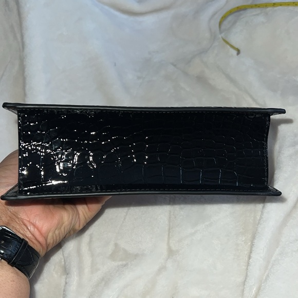 H&M patent and faux croc handbag heart - Picture 7 of 8